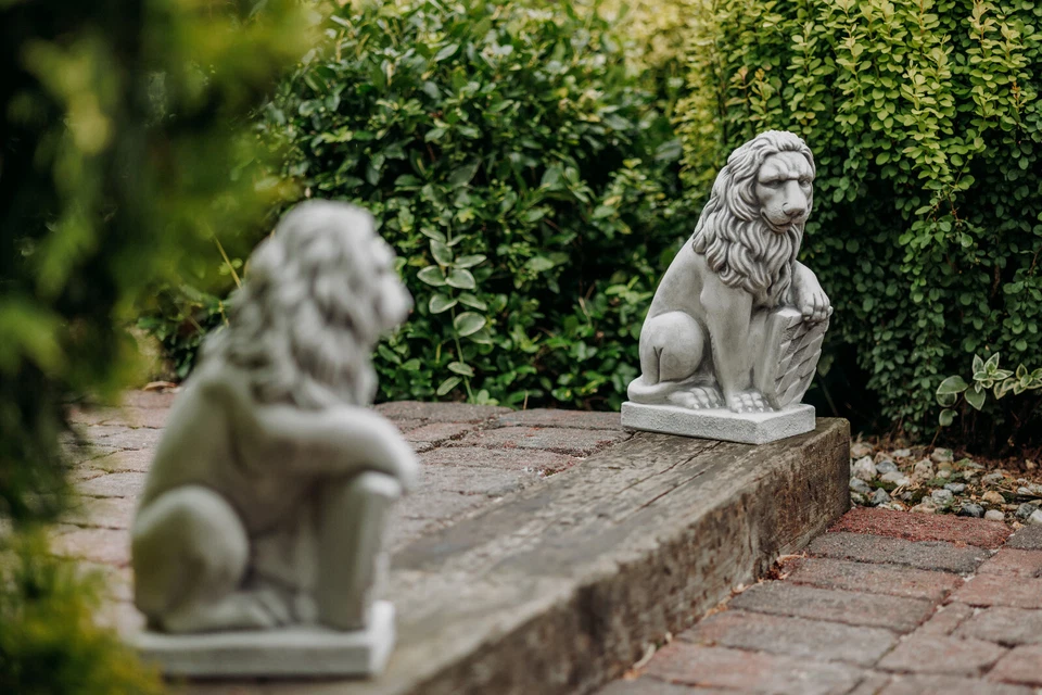 Löwe 2er-Set mit Schild Steinfigur H.40 cm 27 x 16 cm je 15 kg Beton frostsicher - Bild 4 von 4