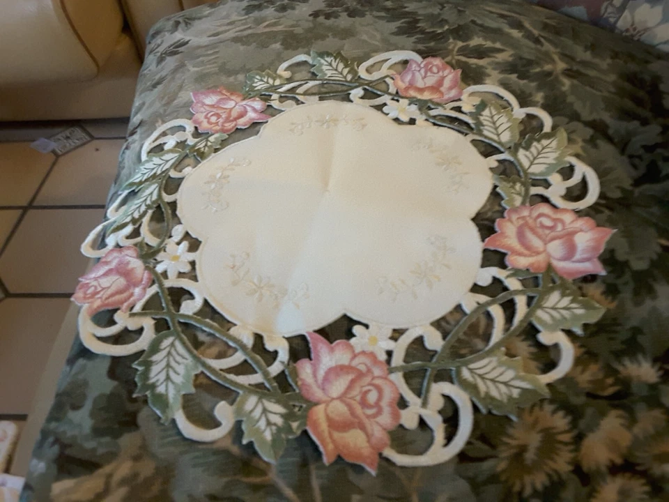 Boite a couture Ancienne et petite poupée en caoutchouc ARI 7cm - Photo 4/4