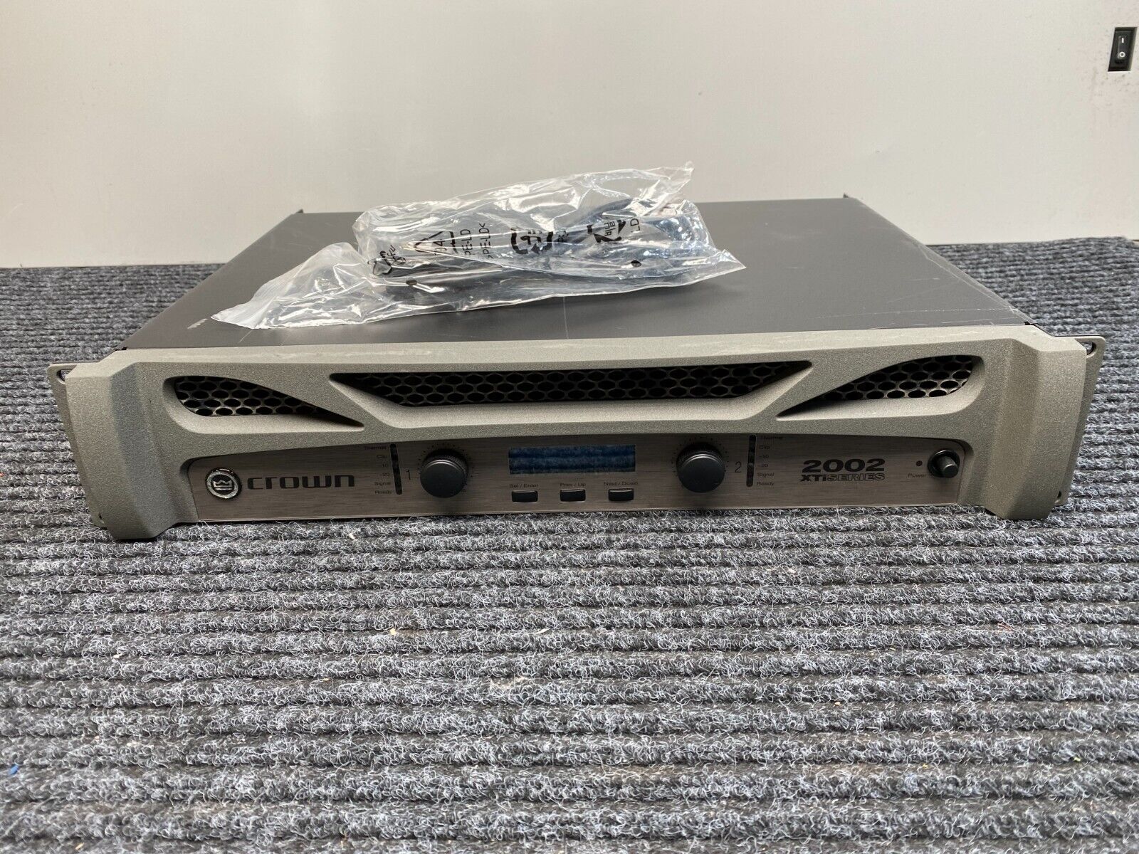 Crown XTi Series 1002 Power Amplifier - Tested