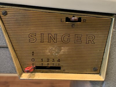 Vintage SINGER Sewing Machine 196131-04 Great Britain Works