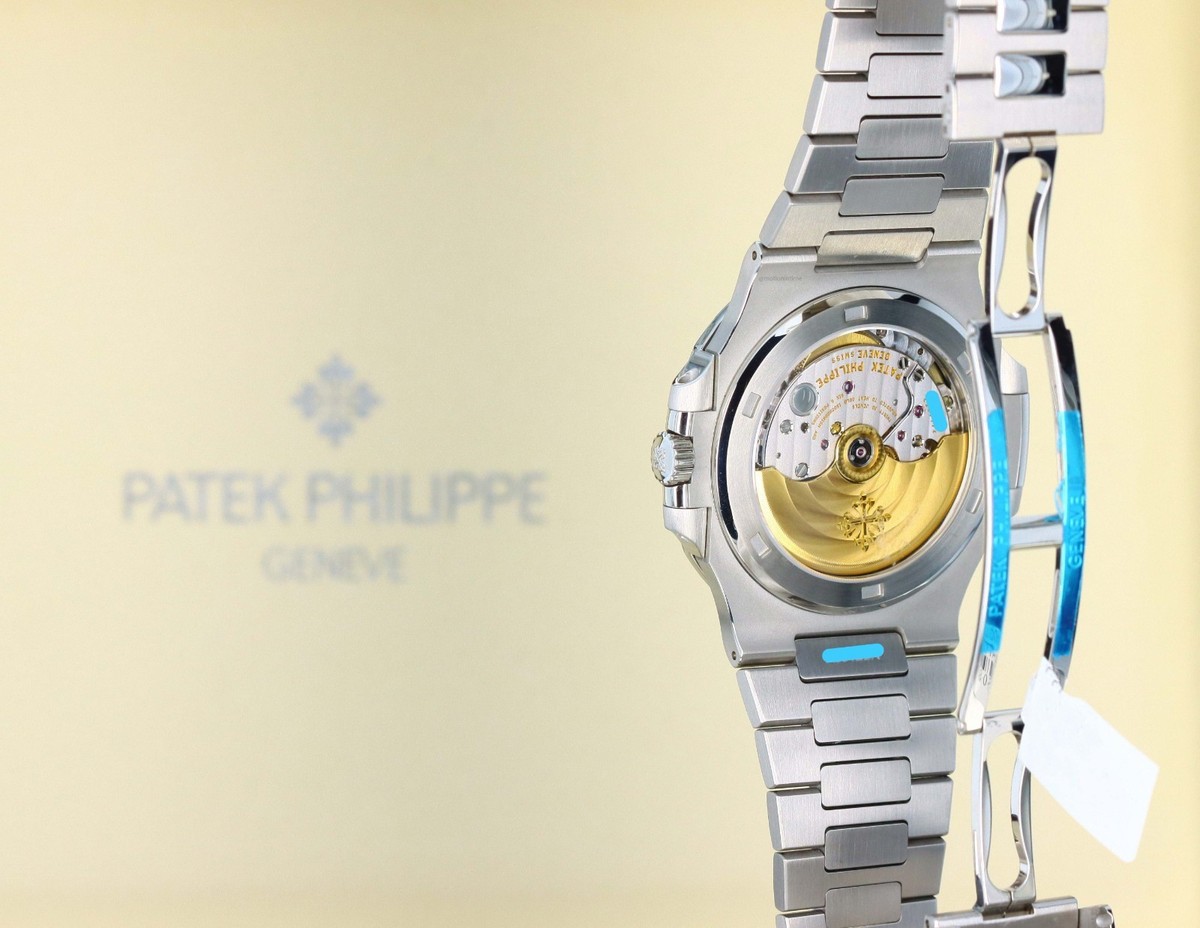 Patek Philippe Nautilus Jumbo 5711/1A-014, Green Sunburst Dial