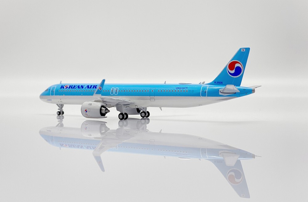 AIRBUS A321NEO KOREAN AIR REG: HL8505 WITH ANTENNA - JC