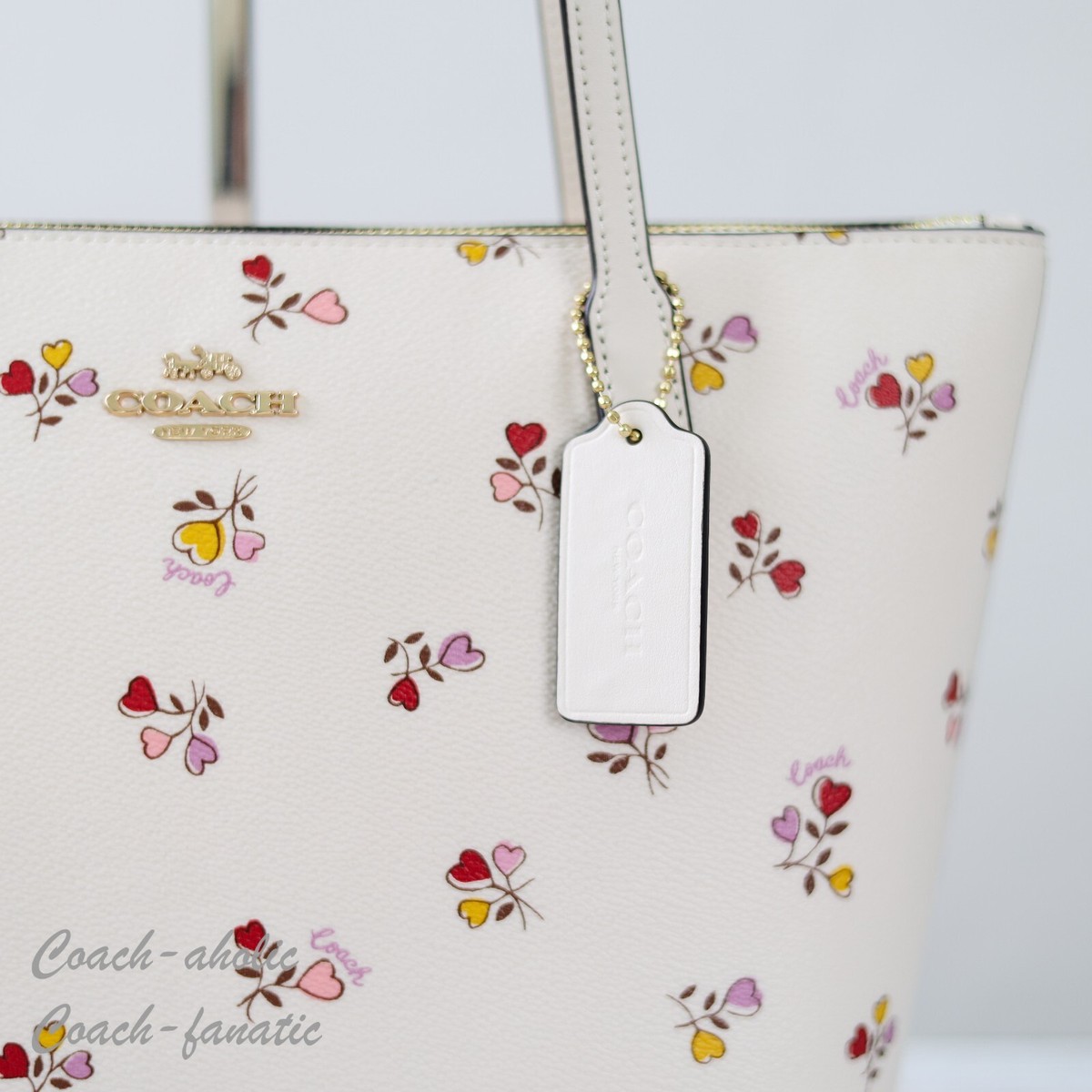 NWT Coach CW397 Fiona Zip Tote Bag With Heart Print In Gold