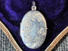 Sweet Vintage Solid Silver OVAL ornate LOCKET Keepsake Pendant