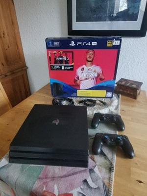Sony PlayStation 4 Pro 1TB Spielekonsole - Jet Black