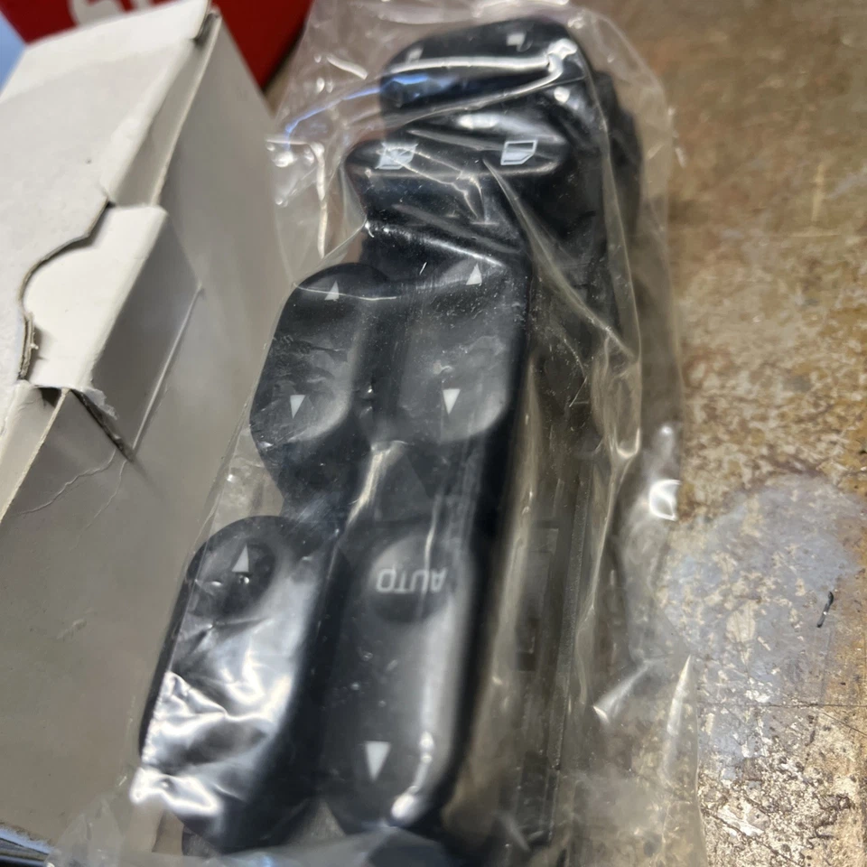 Dorman 901-904 | Front Left Door Window Switch Ford Escape Mazda Tribute - Image 2 of 4