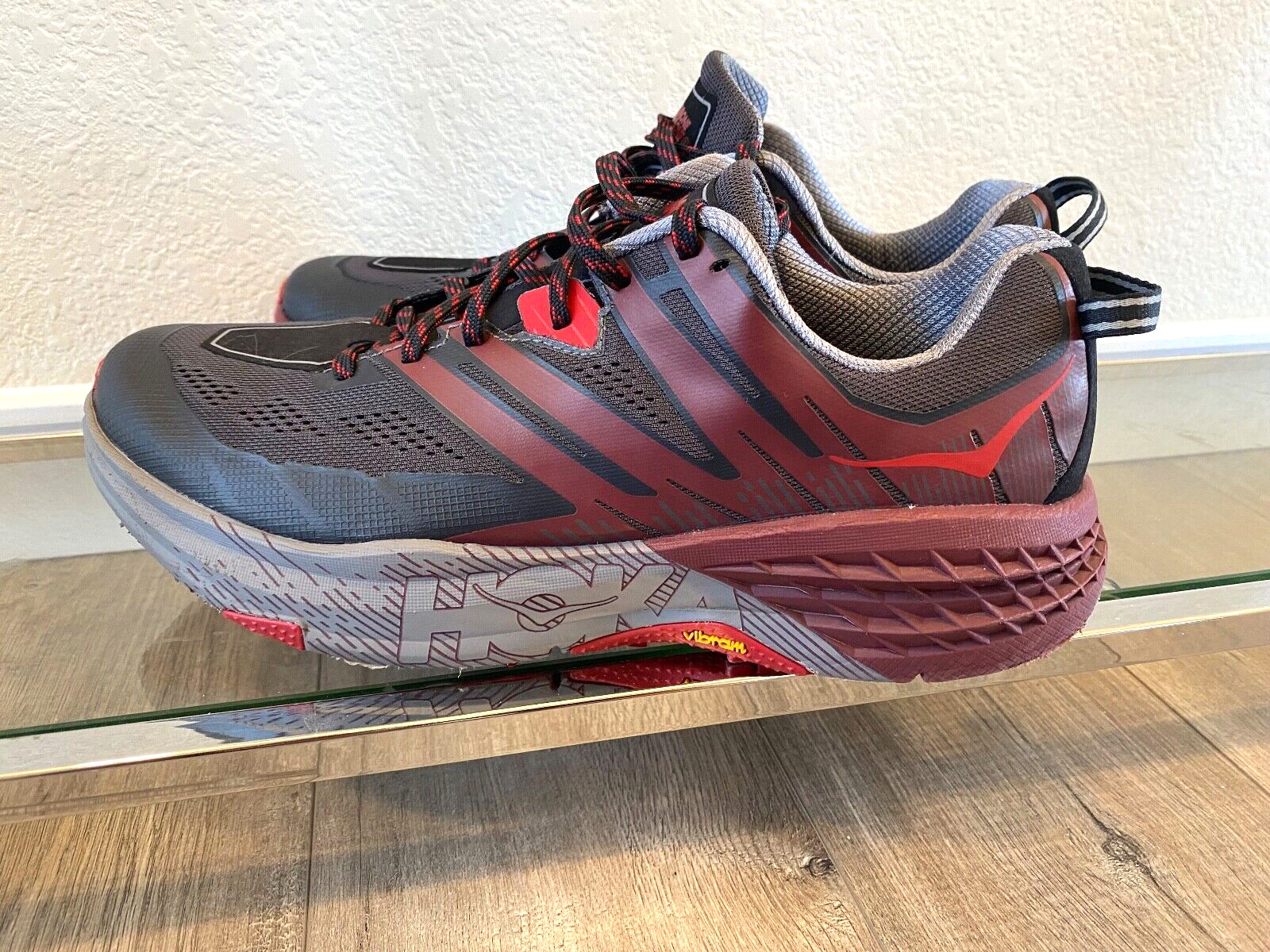 Zapatillas de Trail Running Hoka One One Speedgoat 3 Para Hombre Talla 11.5 Vibram Rojo Negro