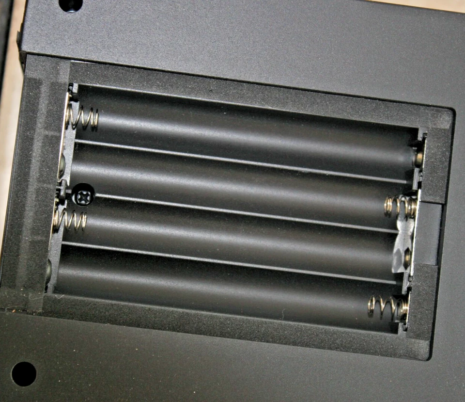 COMBO AMPLIFICADOR MICRO BAJOS A BATERÍA EDEN MICROTOUR-U 2W Foto 4 de 4