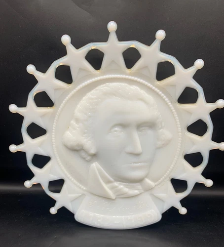 VINTAGE  MILK GLASS GEORGE WASHINGTON 1732-1799 WALL DECOR PLATE