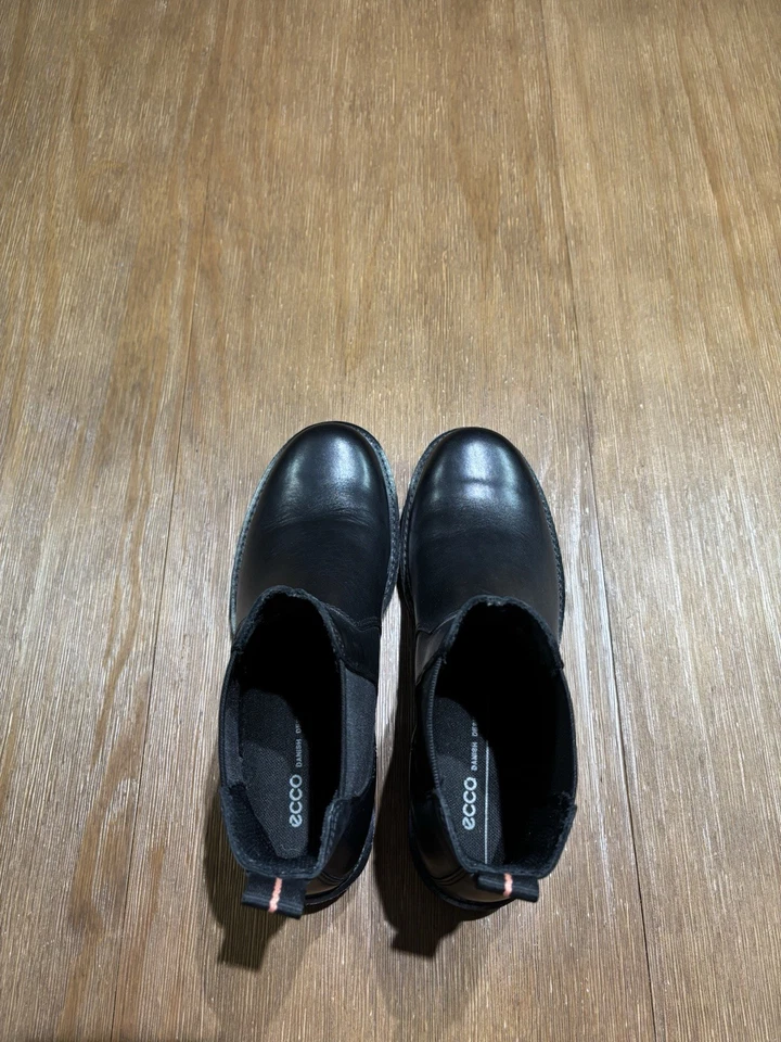 ECCO Women's Elaina Ii Chelsea Boot Leather Ankle Pull-on Round Toe Black Size 8 - Image 4 of 4