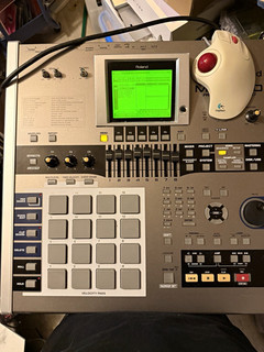 Roland MV 8000 Sampler Sequencer Groovebox 16 Pad USB VGA Out