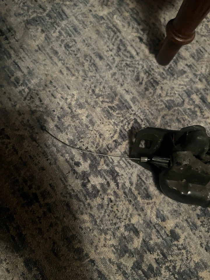 84-96 CHEVROLET CORVETTE C4 ESCOTILLA TRASERA MONTAJE PESTILLO LIBERACIÓN 1409676 OEM Foto 2 de 4