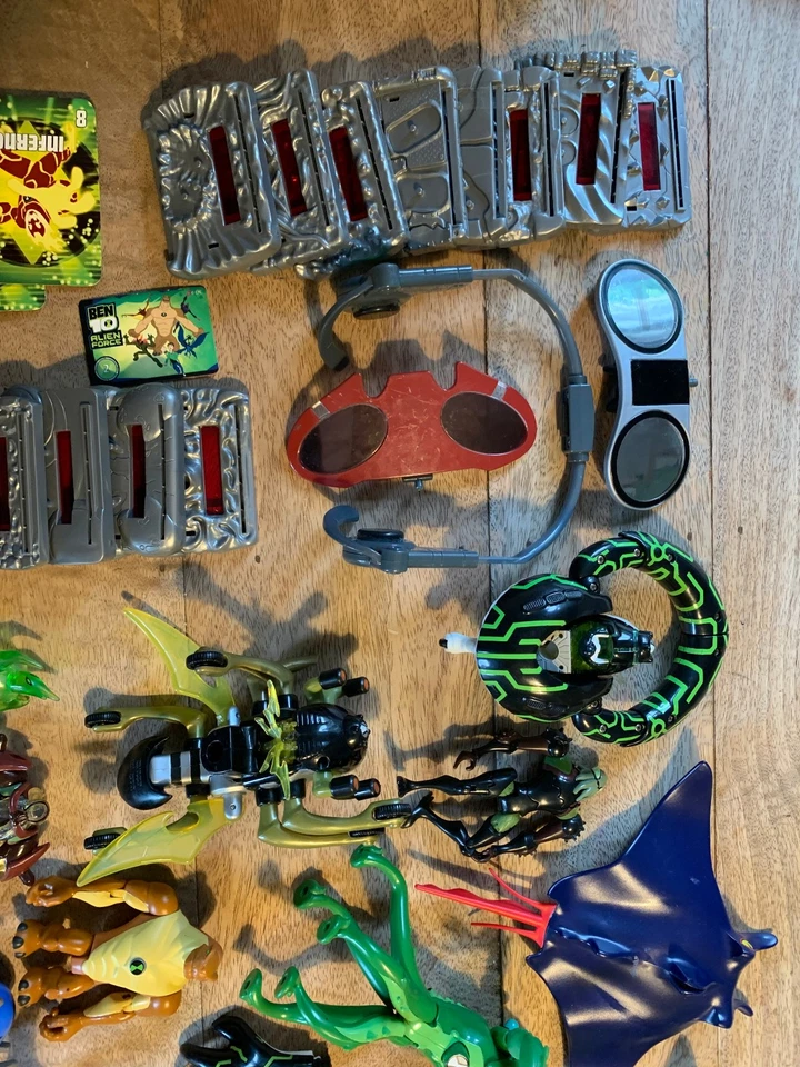 Ben 10 Figuren Sammlung Omnitrix, Aliens, Fahrzeuge, Karten – Konvolut, Sammlung - Bild 2 von 4