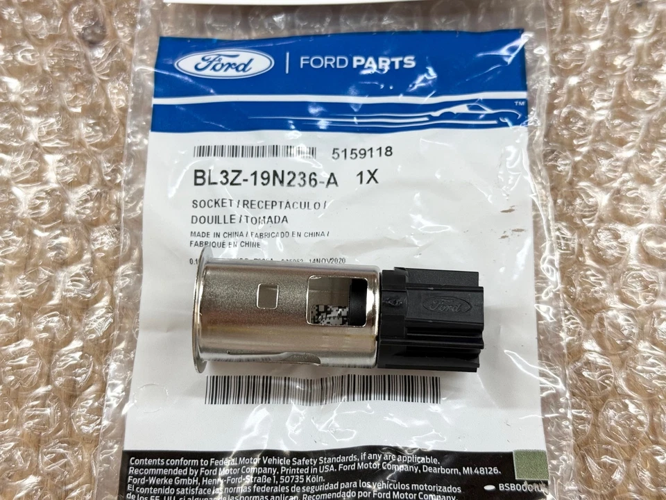 12v Auxiliary Power Point Outlet Socket for Ford Lincoln Mercury BL3Z19N236A OEM - Image 2 of 4