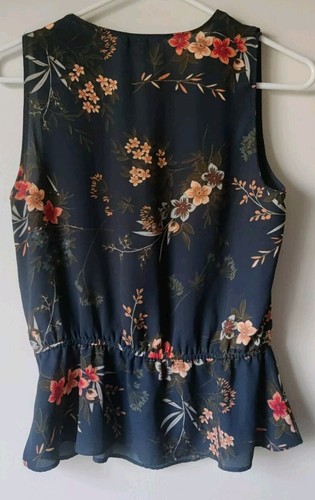 Blusa donna Banana Republic blusa floreale senza maniche scollo a V taglia XS volant - Foto 2 di 4