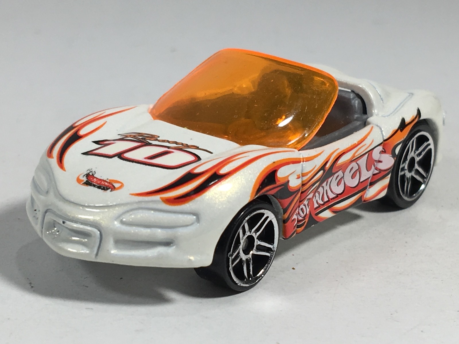 Hot Wheels 2004 Corvette Stingray III Pearl White HW Track Aces Series Malaysia