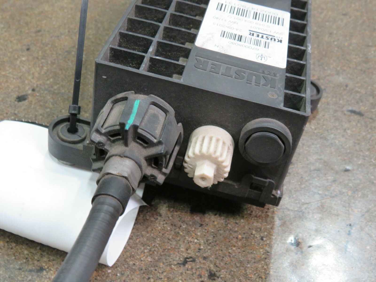 Maserati Ghibli, Parking Brake Electronic Actuator, Used, P/N 670030076