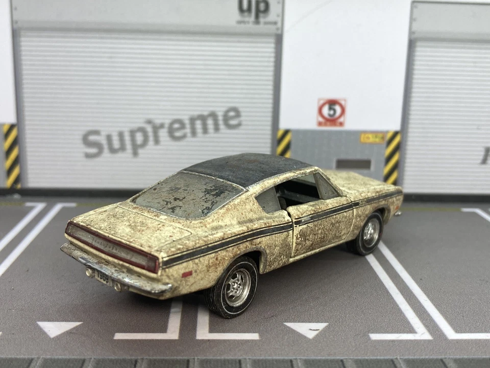 1969 Plymouth Barracuda Rusty Weathered Custom 1/64 Diecast Car Barn Find Cuda - Image 4 of 4