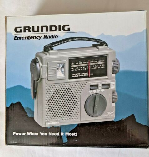 GRUNDIG FR-200 EMERGENCY AM/FM SW RADIO BAND LIGHT CRANK BATTERY CASE RECHARGE