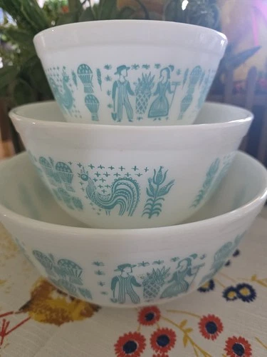 PYREX Amish Butterprint Mixing Bowl Set of 3 White Blue Glass Nesting 1950s