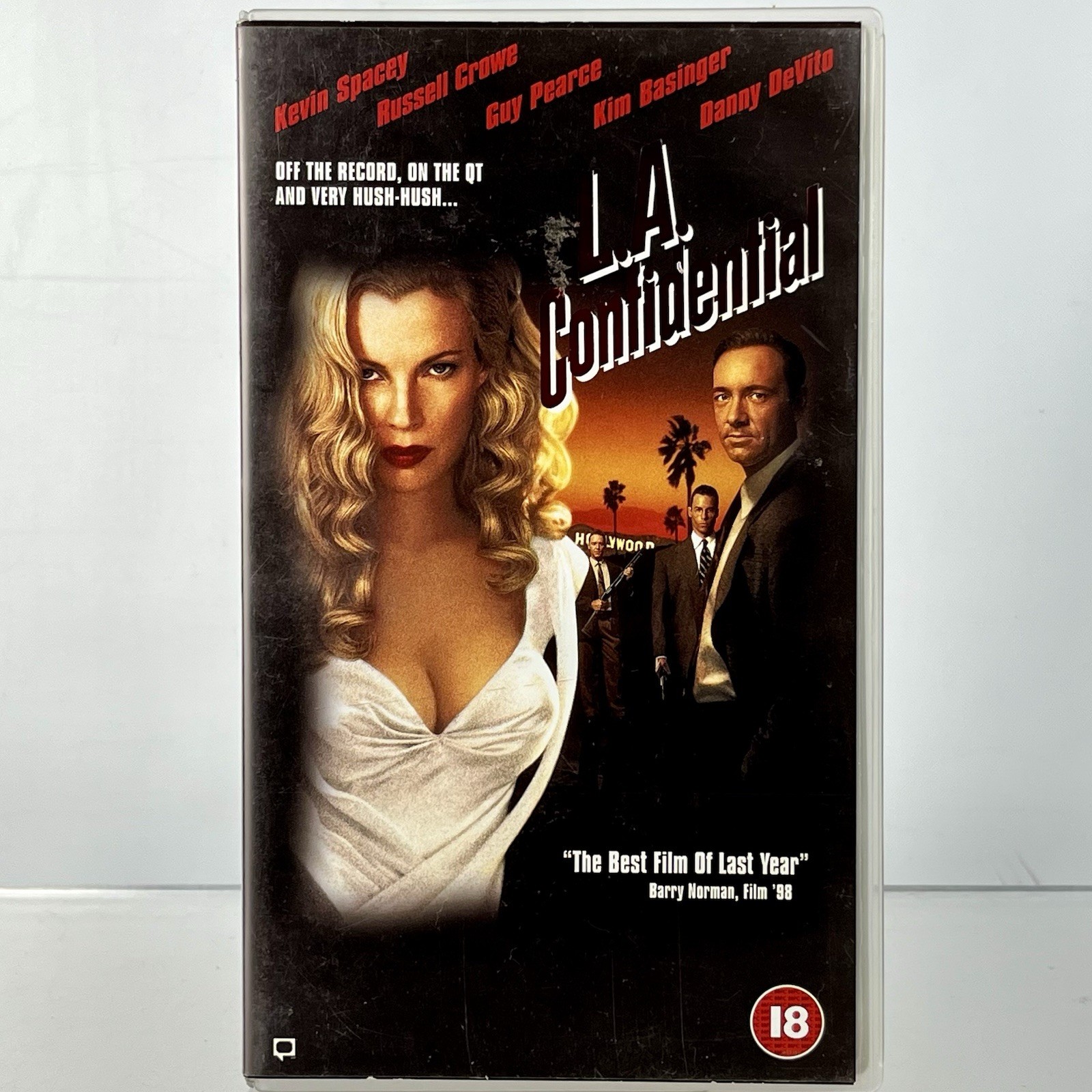 LA CONFIDENTIAL Video Tape 1997 VHS CASSETTE Basinger Spacey Crowe Pearce DeVito