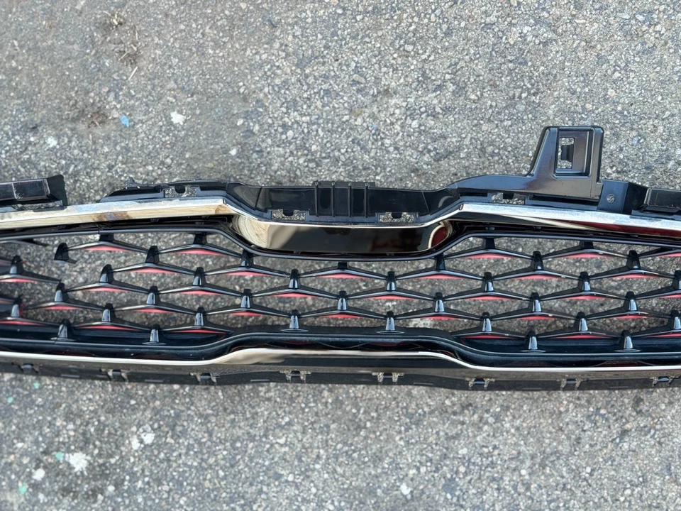 2019 - 2021 Kia Forte GT-Line OEM Upper Front Grille 86350M6200 - Image 4 of 4