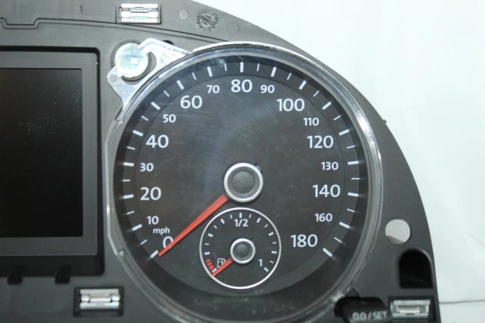 Painel de instrumentos velocímetro 2011 Volkswagen CC 105.558 milhas - Imagem 3 de 4