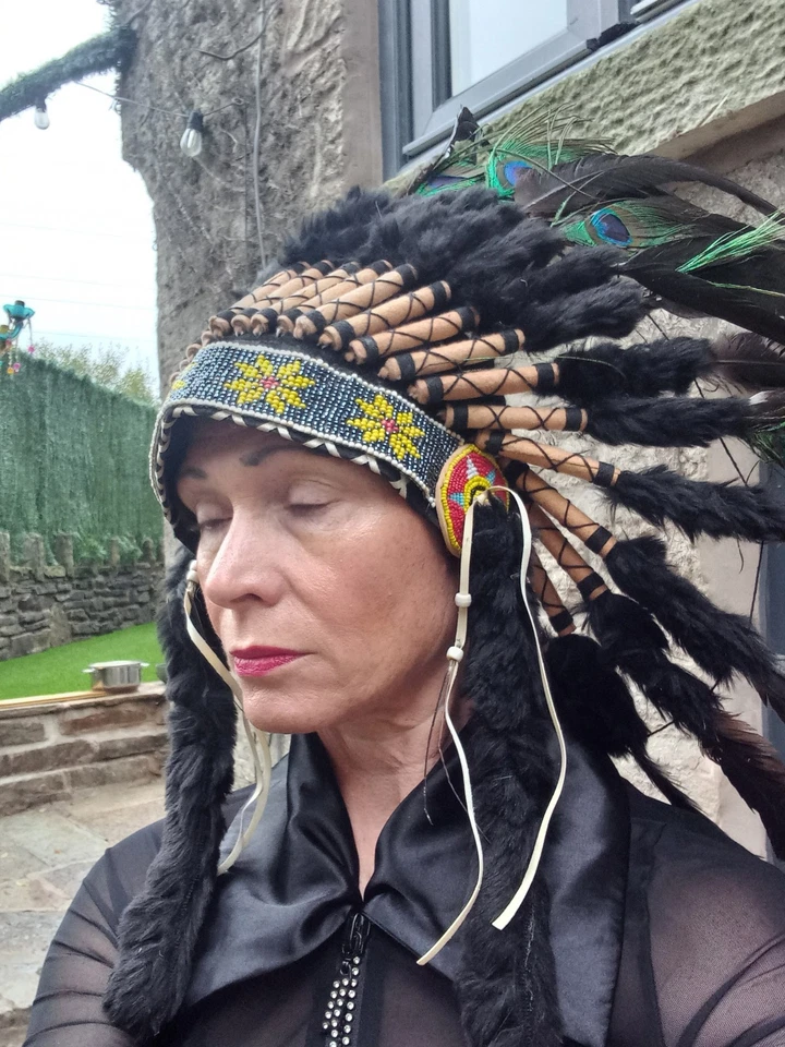 Red Indian headdress statement - Image 3 of 4