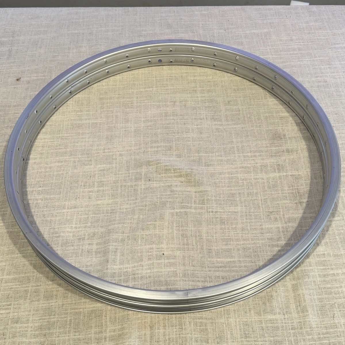 Roue ARAYA GP-710 26x1.50 jante + moyeu moyeu Shimano XT 8