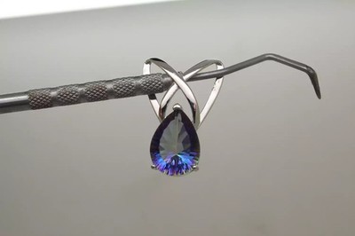 .925 S.S. RAINBOW CZ TRIQUERTA KNOT Anhänger #