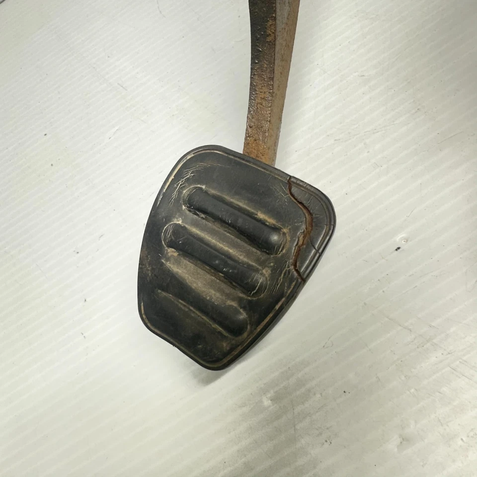 2005-2009 OEM Ford Mustang GT Manual Brake and Clutch Pedals Foto 3 de 4