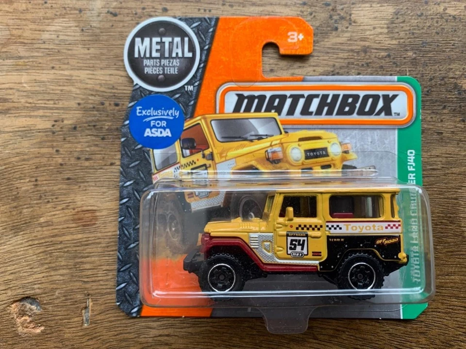 Lot of 4 Matchbox 1968 TOYOTA LAND CRUISER mix of Long and short card NEW - Image 3 of 4