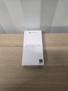 Motorola Edge 70 5G 512 GB Pantone Bronce Verde Desbloqueado - Nuevo Sellado