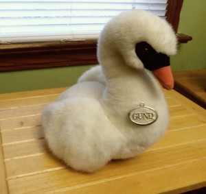 gund swan