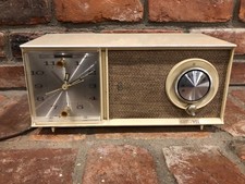Vintage Zenith Model T315P Clock Radio Works Tube