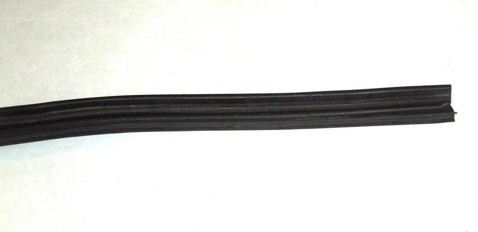 93 95 96 97 98 99 VW Jetta Golf Cabrio MK3 OEM capó trasero sello de goma 1H0823723A Foto 4 de 4