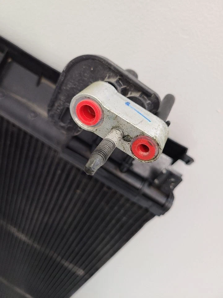 Condensador CADILLAC ESCALADE 2015-2020 5,3 L 84496856 15-20 Foto 4 de 4