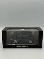 1/43 Volkswagen Golf R32. Minichamps