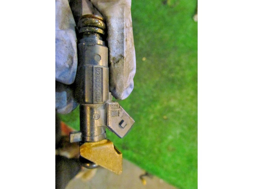 2001 Bentley Arnage 6.8L V8 Fuel Injector-0260156040