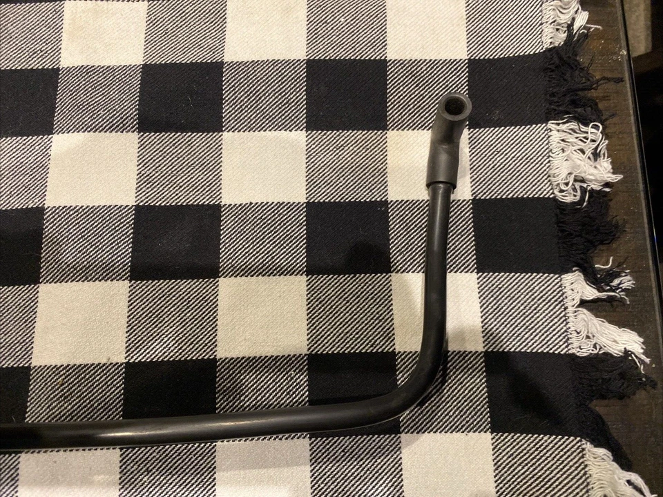 Válvula y tubo de control de purga de emisiones Jeep, Dodge y Chrysler 2014-24 4627694AB Foto 4 de 4