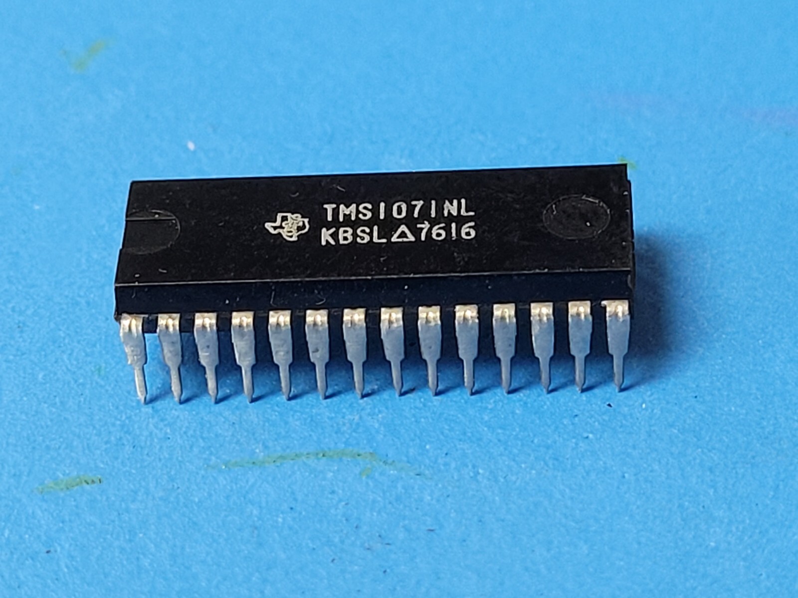 Texas Instruments First Chip (1 PC) Vintage Rare TMS1071NL Calculator Chip, Texas Instruments 1976 ...