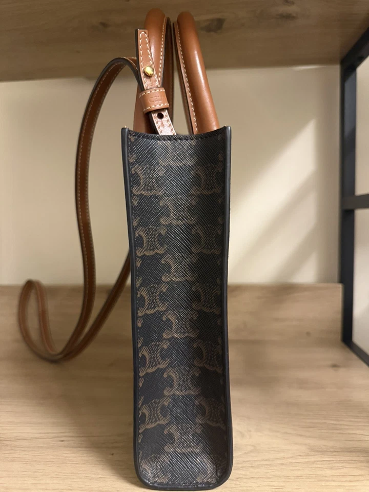 CELINE Mini Vertical Cabas in Triomphe Canvas. Excellent Condition, photo 4 of 5