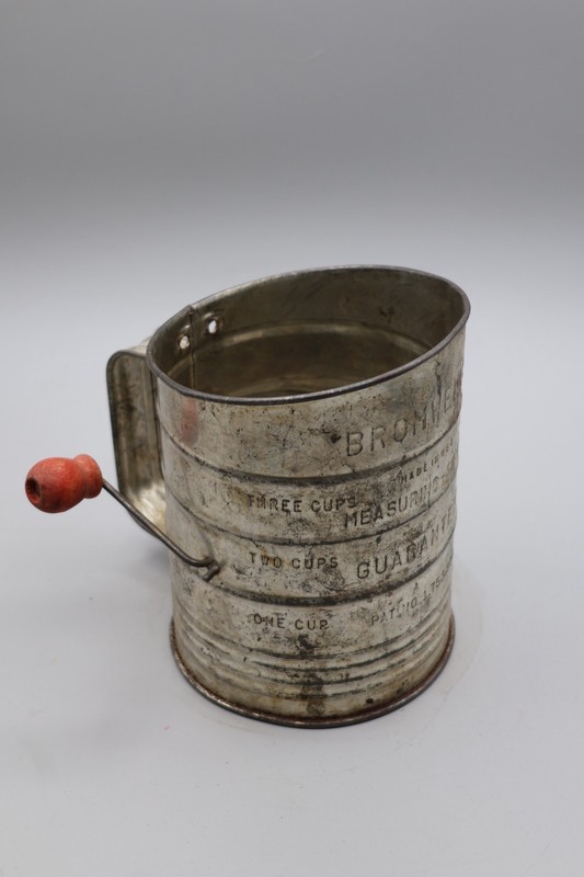 Bromwell's Vintage Measuring Flour Sifter with Hand Crank- Dut's Deals