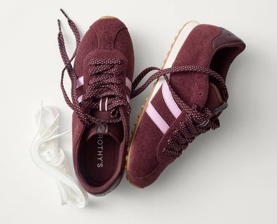 NEW Rothy s The Ivy Sneaker ReVelvet Syrah Burgundy Size 6.5 NIB Extra Laces