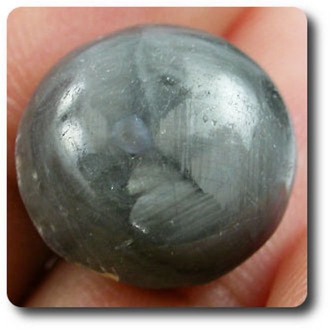 Saphir Trapiche unique de 13.48 cts, le mystère de Mogok en une gemme grise