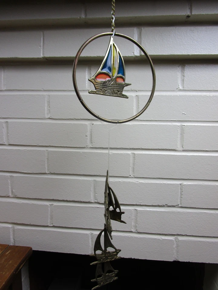 Carillones de viento de playa Nautilus de latón velero vitral vintage ~ rústico/pátina Foto 3 de 4