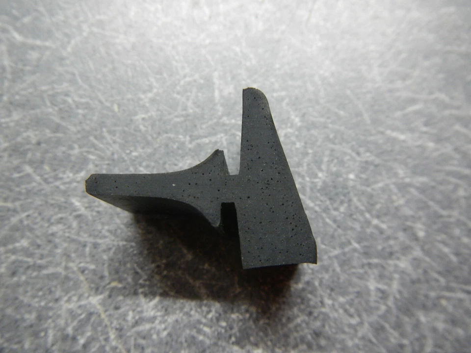 1965 Buick LeSabre Wildcat Electra 225 Hood to Fender Bumpers (4) Rubber 65 NEW - Image 4 of 4