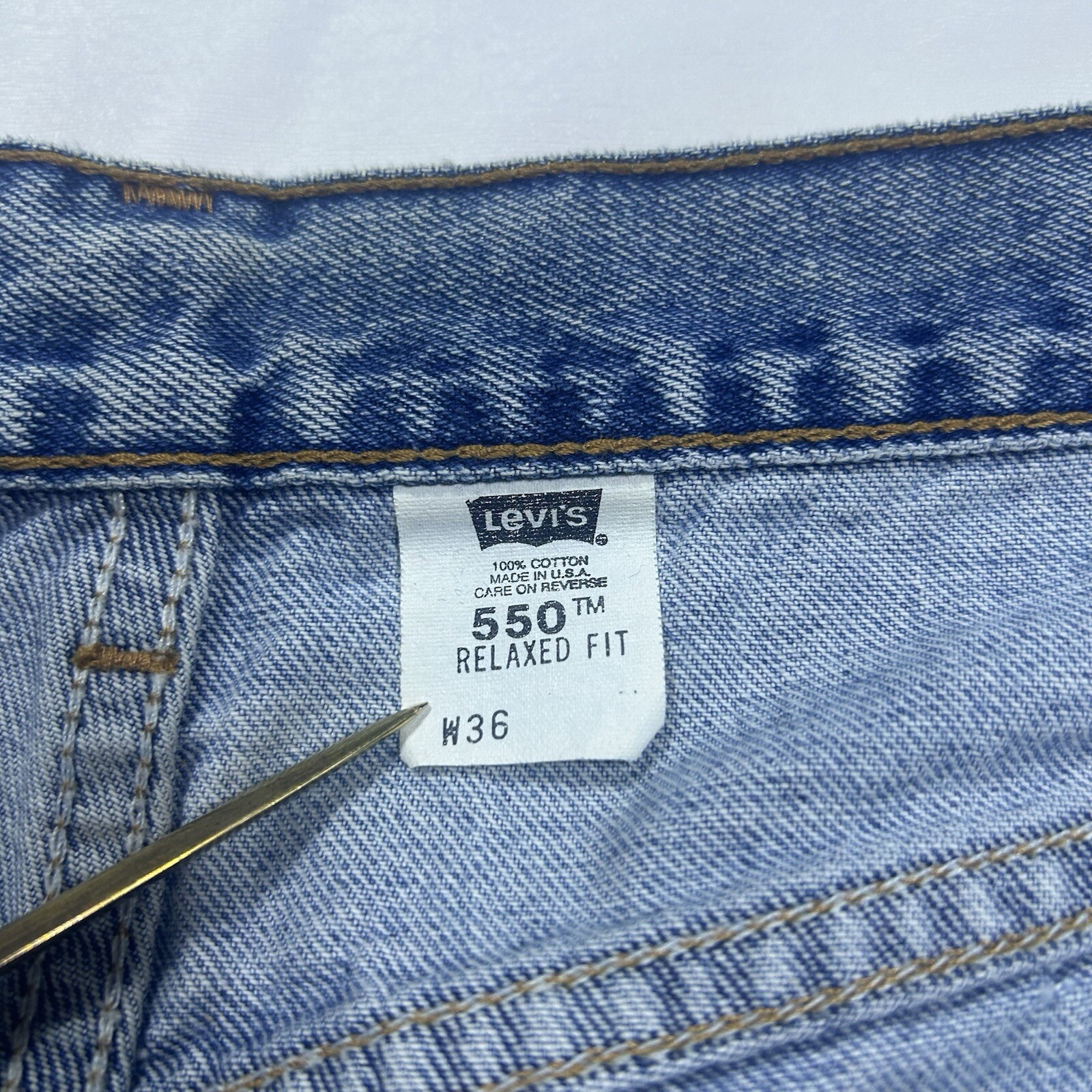 Vintage Levis Jean Shorts Mens 36x10-fits 34x10 Light Wash Levis 550 Bermuda USA thumbnail 13