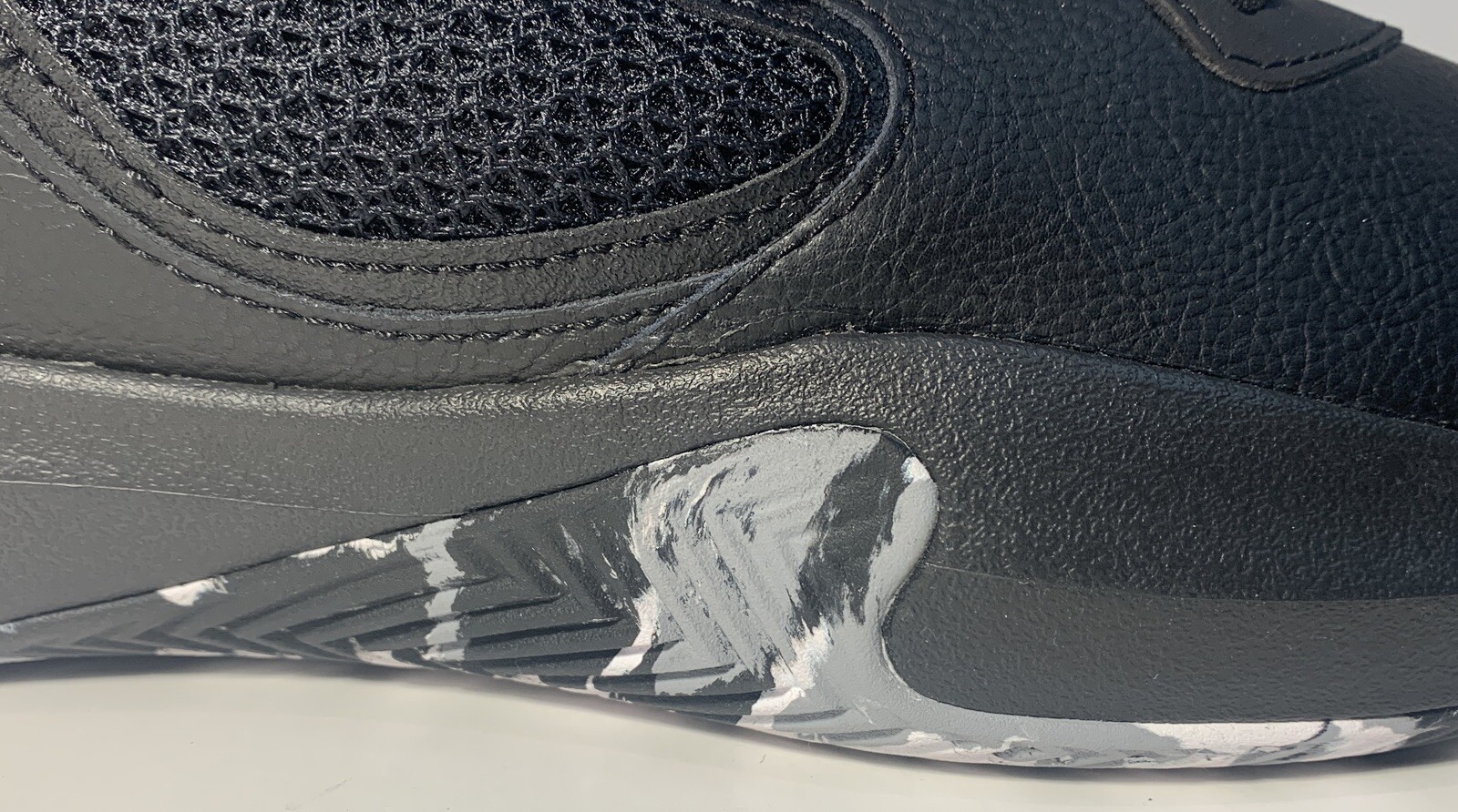 Men's Size 11.5 Under Armour Black Basketball Sneakers UA Lockdown 6 3025616-003