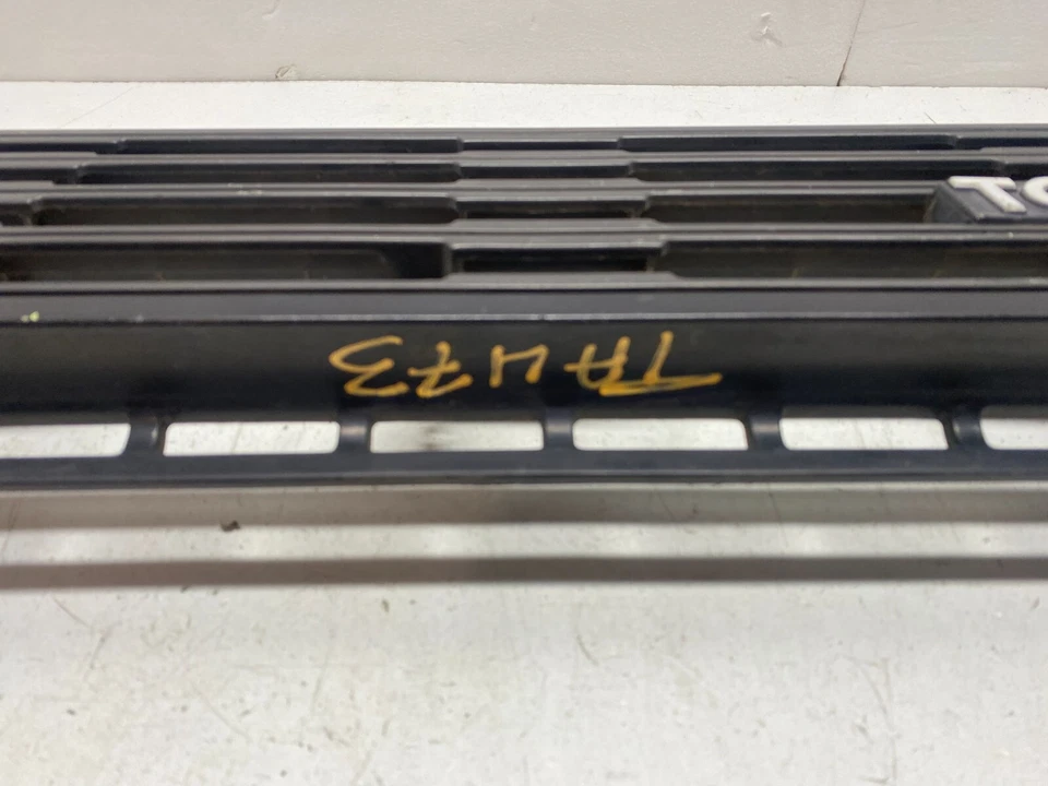 Toyota Camry 1983-1984 parachoques delantero parrilla OEM, 104-58084 Foto 4 de 4